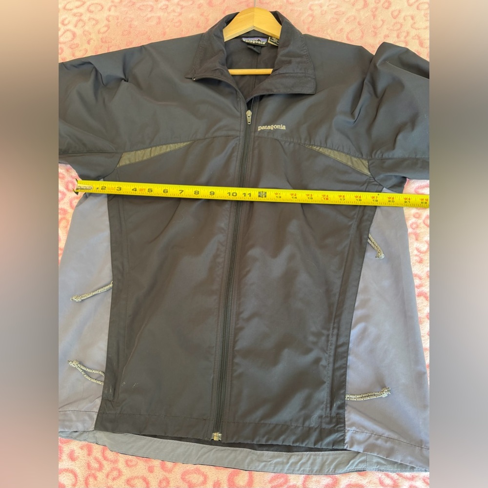 Patagonia Women’s Windbreaker Full Zip Jacket
Size: L - Picture 4 of 10